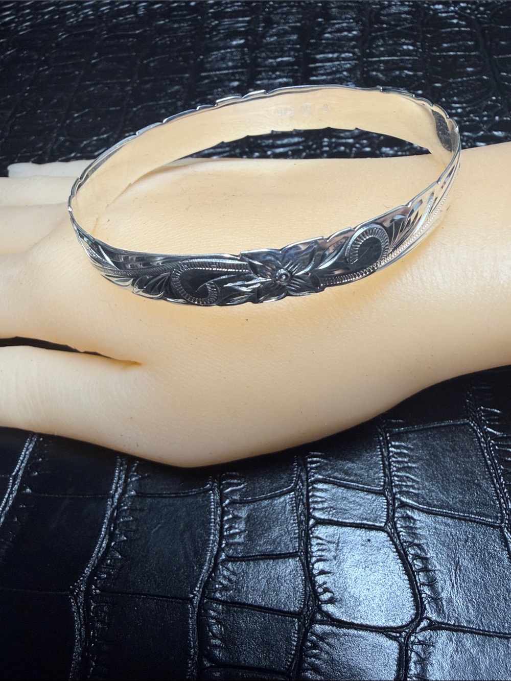 Hawaiian Sterling Silver Bangle Bracelet - Picture 6 of 9
